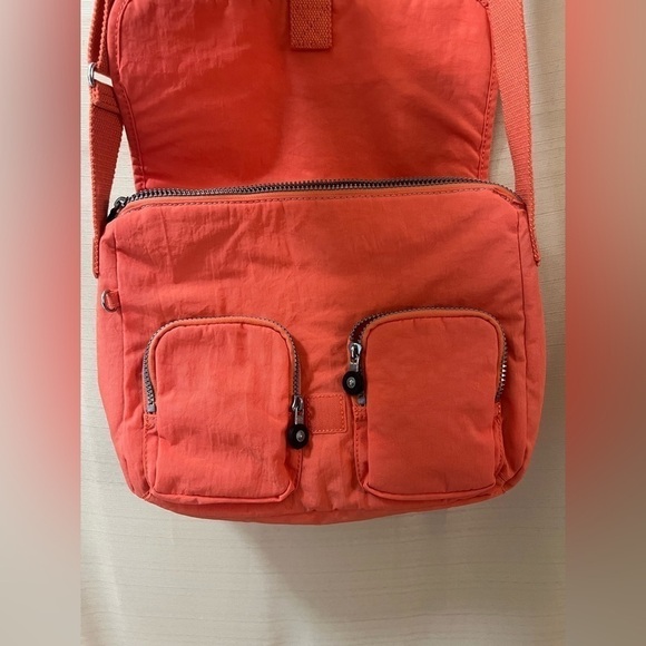 ⚪️Kipling ladies crossbody bag with tons of pockets - Picture 4 of 7